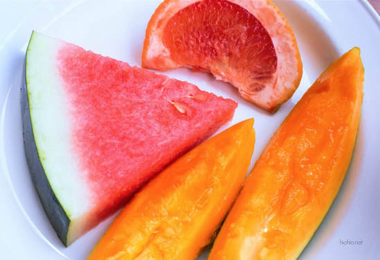Duke's Waikiki Honolulu Hawaii (Breakfast Buffet fresh fruits) Watermelon, Papaya, Grapefruit).