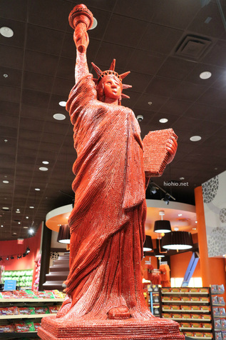 Herseys store Las Vegas (licorice statue of liberty). 