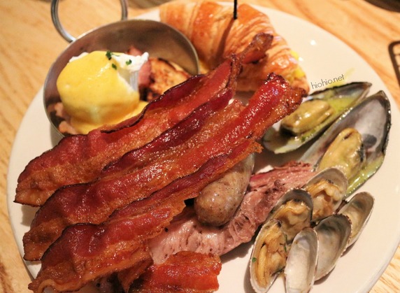CP Bacchanal Sunday Brunch Bacon, Mussel, Clams, Eggs Benedict, Prime Rib, Sausage, Croissant (blog).jpg