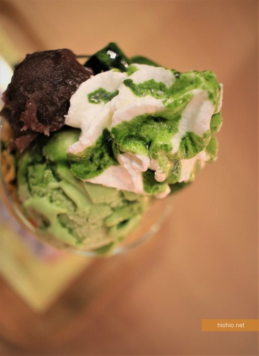 Matcha Green Tea Ice Cream with Azuki Bean (nana's ice cream shop Japan in Waikiki)