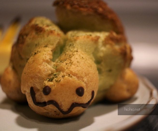 Kulu Kulu Honolulu, Cute Animal-Shaped Pastry (Honu Turtle Matcha Green Tea Puff). 